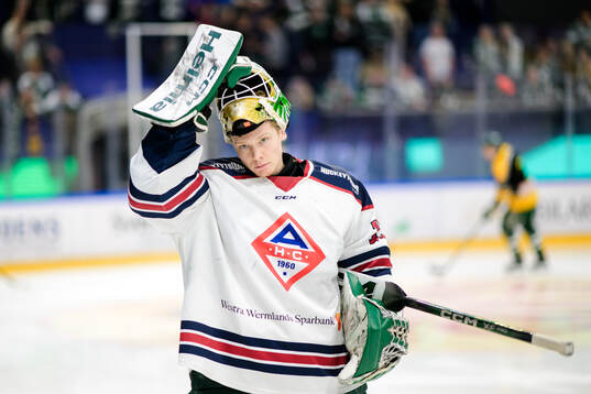 Färjestads målvakt Melker Thelin bär en Arvika HC tröja
