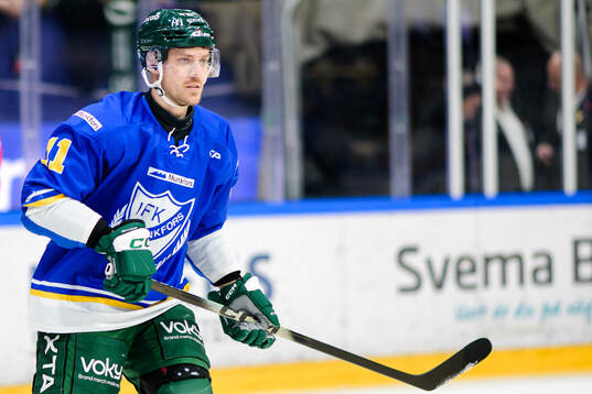 Färjestads Joel Kellman bär en IFK Munkfors tröja