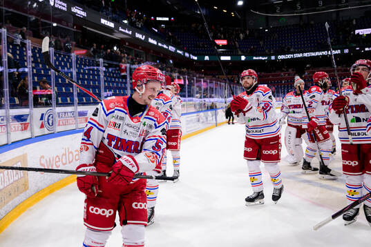 Timrås Jonathan Dahlén jublar