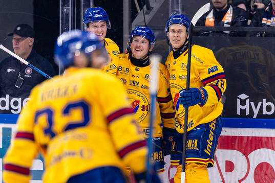 Djurgårdens Joseph Snively och Jesse Ylönen jublar