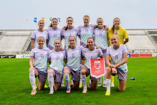 The starting eleven of Norway pose for a photo