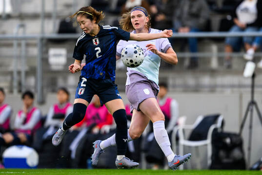 Risa Shimizu of Japan and Signe Gaupset of Norway