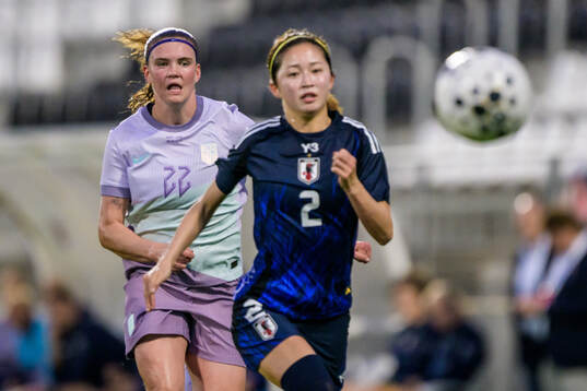 Signe Gaupset of Norway and Risa Shimizu of Japan