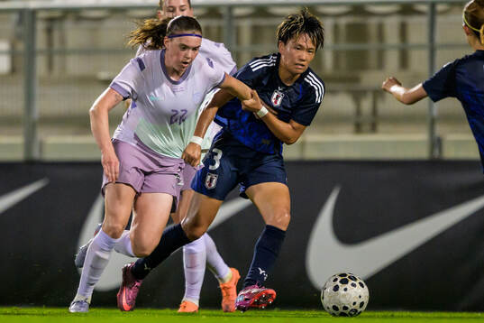 Signe Gaupset of Norway and Moeka Minami of Japan