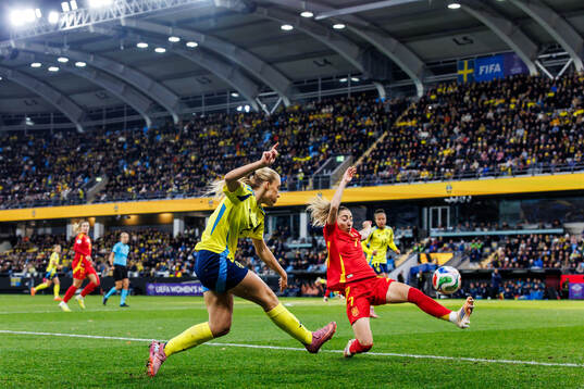 Smilla Holmberg of Sweden and Olga Carmona of Spain