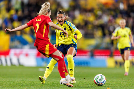 Olga Carmona of Spain and Johanna Rytting Kaneryd of Sweden