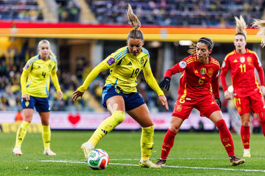 Johanna Rytting Kaneryd of Sweden and Aitana Bonmati of