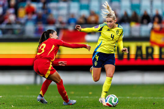 Jana Fernández Velasco of Spain and Hanna Lundkvist of