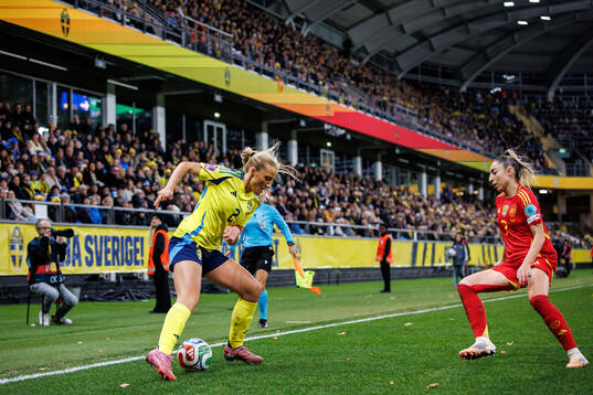 Smilla Holmberg of Sweden and Olga Carmona of Spain