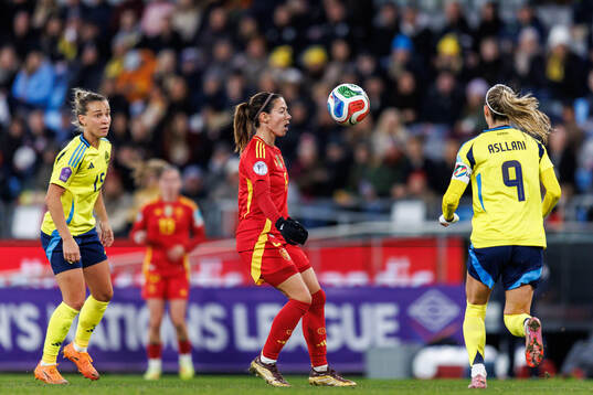Julia Zigiotti Olme and Kosovare Asllani of Sweden against