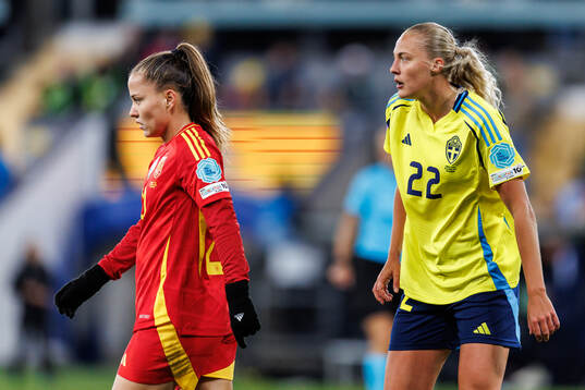 Claudia Pina of Spain and Elma Junttila Nelhage of Sweden
