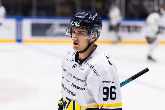 HV71s Nikola Pasic