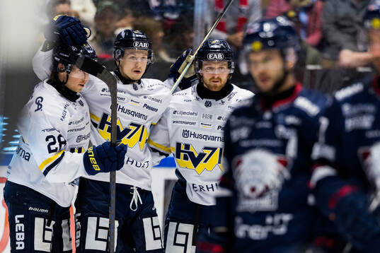 HV71s Aleksi Heponiemi jublar