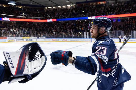 Linköpings Robin Kovacs jublar