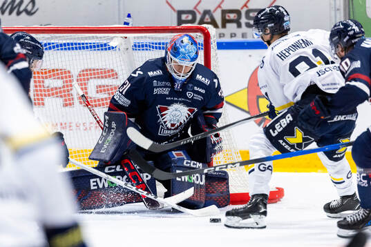 Linköpings målvakt Jesper Myrenberg och HV71s Aleksi