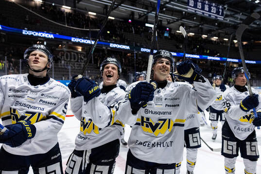 HV71s spelare jublar