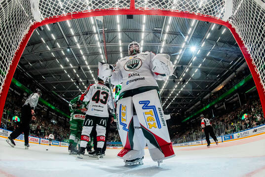 Frölundas målvakt Lars Johansson deppar