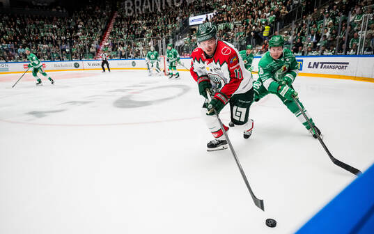 Frölundas Max Lindholm och Rögles Paul LaDue