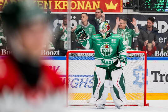 Rögles målvakt Christoffer Rifalk jublar