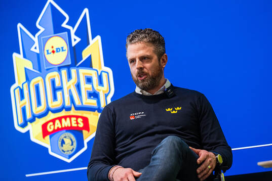 Tre Kronor dams förbundskapten Ulf Lundberg