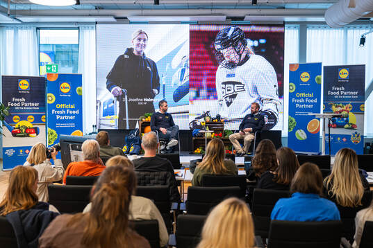 Tre Kronor dams förbundskapten Ulf Lundberg