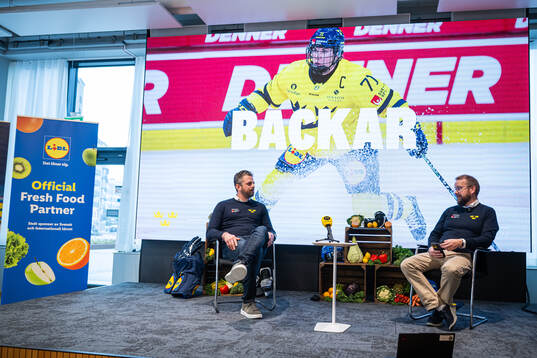 Tre Kronor dams förbundskapten Ulf Lundberg