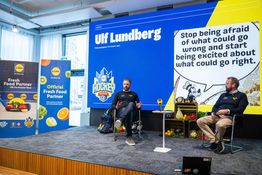 Tre Kronor dams förbundskapten Ulf Lundberg