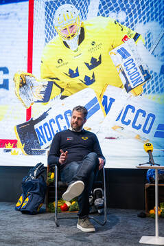 Tre Kronor dams förbundskapten Ulf Lundberg