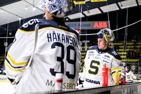Södertäljes målvakt Oliver Håkansson och målvakt Love