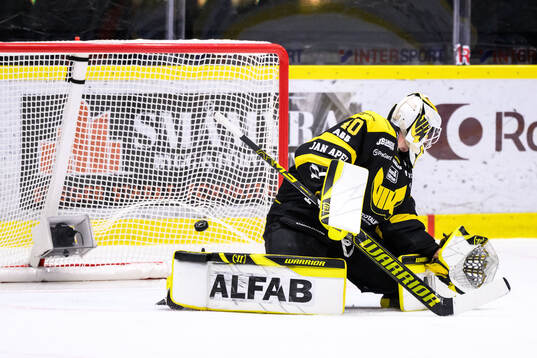 Västerås målvakt Rasmus Korhonen släpper in 0-1