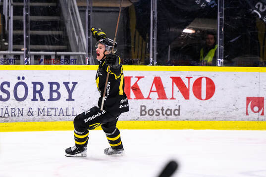 Västerås Max Karlsson jublar
