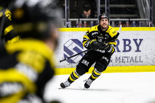 Västerås Konstantin Komarek jublar