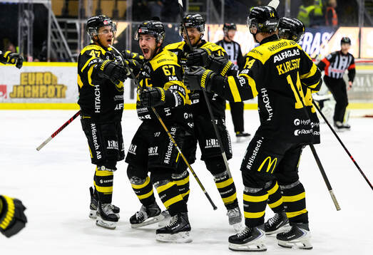 Västerås Konstantin Komarek jublar