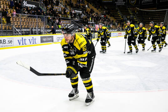Västerås Konstantin Komarek jublar
