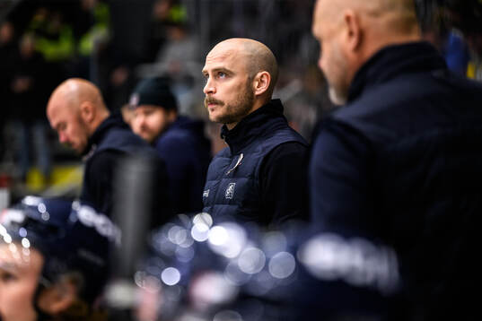 Södertäljes assisterande tränare Fredric Andersson