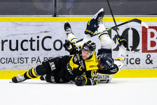 Västerås Konstantin Komarek och Södertäljes Carter