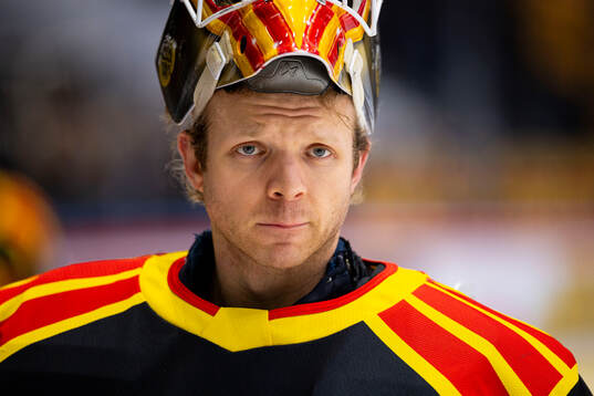 Brynäs målvakt Collin Delia innan ishockeymatchen i SHL