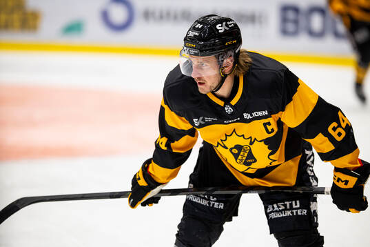 Skellefteås Jonathan Pudas innan ishockeymatchen i SHL