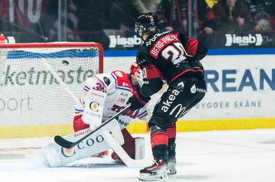 Malmö Redhawks Thomas Berg Paulsen sätter 1-0 på Timrås