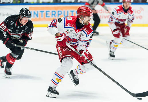 Timrås Emil Pettersson och Malmö Redhawks Thomas Berg