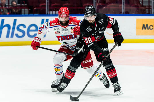 Timrås Per Svensson och Malmö Redhawks Seth Barton