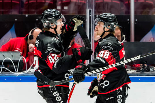 Malmö RedhawksLauri Pajuniemi jublar med Robin Salo