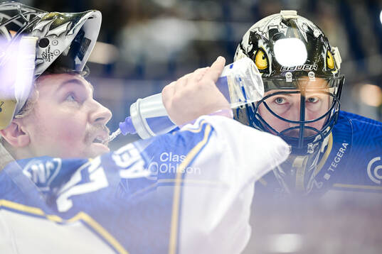 Dubbelexponering av Leksands målvakt Robin Christoffersson