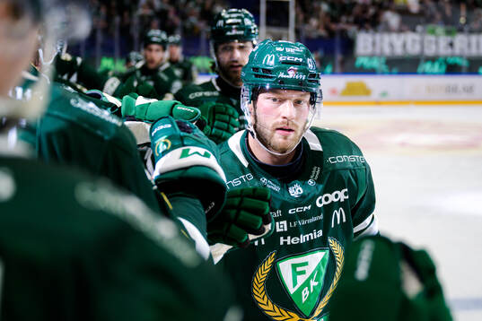 Färjestads Axel Bergkvist jublar