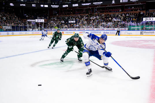 Färjestads Viktor Lodin och Leksands Joonas Lyytinen