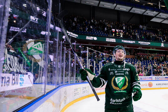 Färjestads Luke Philp jublar