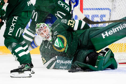 Färjestads målvakt Emil Larmi