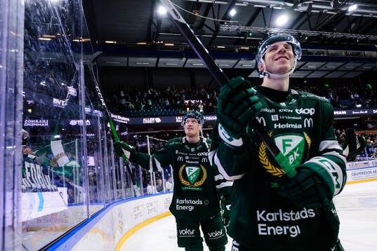 Färjestads Gabriel Carlsson och Ronald Knot jublar