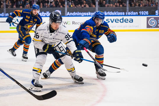 HV71s Nikola Pasic och Djurgårdens Albin Grewe