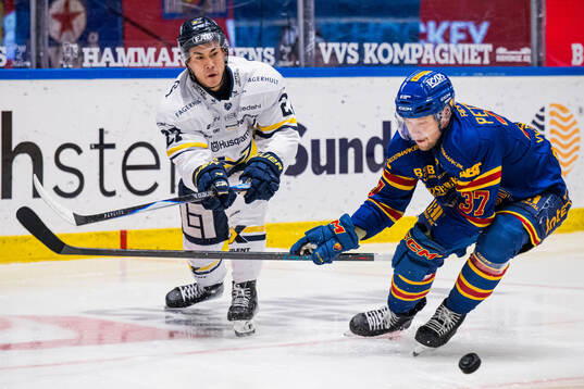 HV71s Jonathan Ang och Djurgårdens Jesper Pettersson